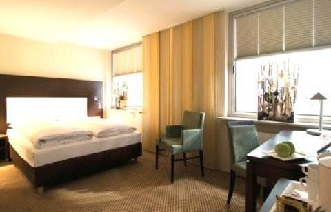 Leonardo Center 4*